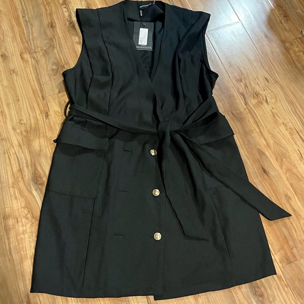 PrettyLittleThing Black Sleeveless Gold Button Blazer Dress